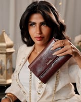 ‎ شنطة نسائية من الفي بلون عودي