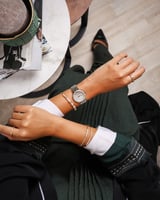 ‎ طقم هدايا نسائي إلڤي من ساعة واساور | SLOS058F06...