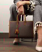 ‎ شنطه نسائيه بتصميم عملي باللون البني | NLH007F07...