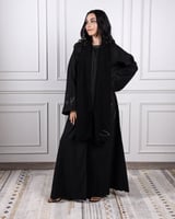 ‎ عباية نسائية زايروس كريب بلون أسود