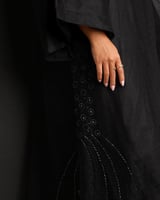 ‎ عباية نسائية زايروس بتصميم مميز أسود