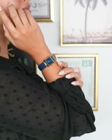 ‎ ساعة نسائية من الجلد بلون أزرق