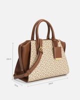 شنطة نسائية من الجلد باللون البني