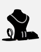 ‎ طقم نسائي جذاب باللون الفضي