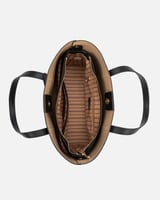 شنطة نسائية باللون الأسود