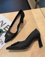 ‎ حذاء نسائي بكعب كلاسيك بلون أسود