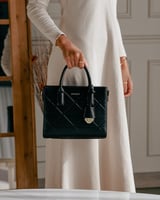 شنطة نسائية إمزوري من الجلد بلون أسود