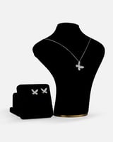 ‎ طقم نسائي بتصميم أنيق بلون فضي