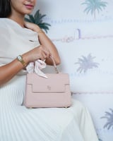 ‎ شنطة نسائية من الفي بلون وردي