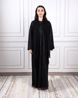 ‎ عباية نسائية زايروس أنيقة بلون أسود