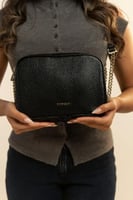 شنطة نسائية الفي اند كو باللون الأسود