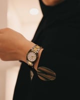 ساعة نسائية الفي اند كو ستيل باللون الذهبي والفضي