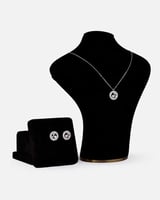 ‎ طقم نسائي بتصميم جذاب بلون فضي