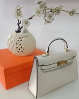 ‎ شنطة نسائية كلاسيك بلون أبيض | MLH066F0301