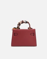 شنطة نسائية الفي اند كو بتصميم عصري بلون عودي