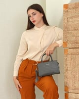 شنطة نسائية إمزوري جلد بلون رمادي