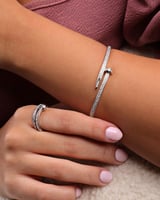 ‎ طقم نسائي فينشي كلاسيك بلون فضي