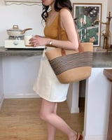 ‎ شنطة نسائية ملفتة بلون بني | MLH111F760711