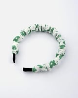 طوق للشعر باللون الأخضر والأبيض