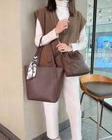 ‎ شنطة نسائية من الجلد بلون بني غامق