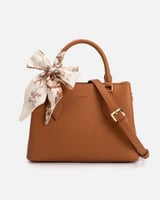 شنطة نسائية الفي اند كو باللون البني