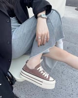 ‎ حذاء نسائي أنيق باللون البني