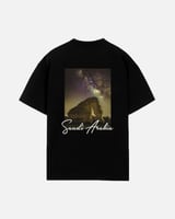 تي شيرت رجالي زايروس بلون أسود بطبعة تعبر عن الطبي...