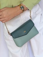 ‎ شنطة زايروس النسائية من الجلد الناعم باللون الأخ...