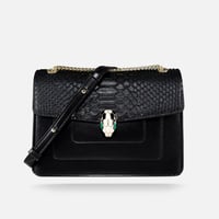 ‎ شنطة زايروس النسائية باللون الأسود بتصميم كلاسيك...