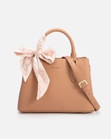 شنطة نسائية الفي اند كو باللون الوردي