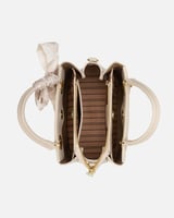 ‎ شنطة نسائية بتصميم مميز بلون بيج