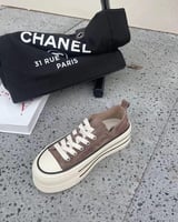 ‎ حذاء نسائي أنيق باللون البني