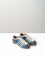 ‎ حذاء نسائي عصري باللون الأزرق