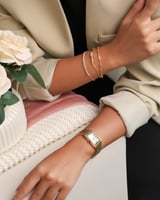 ‎ طقم هدايا نسائي فينشي من ساعة واساور