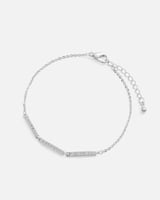 ‎ اسوارة نسائية بتصميم أنيق بلون فضي