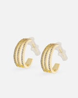 ‎ حلق بتصميم ملفت بلون ذهبي