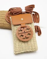 ‎ شنطة نسائية بتصميم أنيق بلون بني