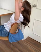 ‎ شنطة نسائية من القماش بلون أزرق