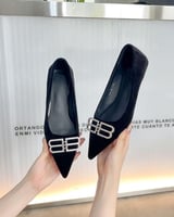 ‎ حذاء نسائي عصري باللون الأسود