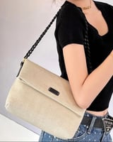 ‎ شنطة نسائية بتصميم أنيق بلون بيج