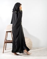 ‎ عباية نسائية الفي اند كو بتصميم أنيق بلون أسود