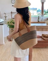 ‎ شنطة نسائية ملفتة بلون بني | MLH111F760711