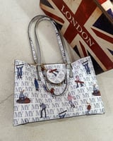 ‎ شنطة نسائية بتصميم عصري بلون أبيض