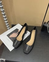 ‎ حذاء نسائي بكعب باللون الأسود