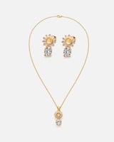 ‎ طقم نسائي أنيق باللون الذهبي