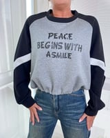 ‎ هودي نسائي الفي اند كو بتصميم أنيق بلون ازرق و ر...