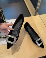 ‎ حذاء نسائي عصري باللون الأسود