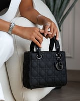 ‎ شنطة نسائية كلاسيك بلون رمادي | MLH072F0202