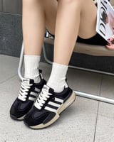 ‎ حذاء نسائي عملي باللون الأسود