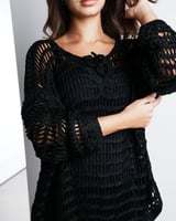 ‎ بلوزة نسائية الفي اند كو بتصميم عصري بلون أسود